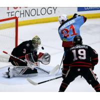 Wheeling Nailers' Cédric Desruisseaux and Indy Fuel's Josh Maniscalco and Kyle Maksimovich in action