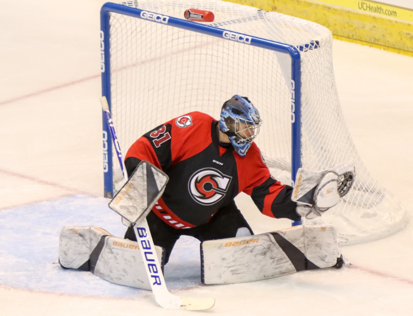 Cincinnati Cyclones goaltender Jonas Johansson makes a glove save