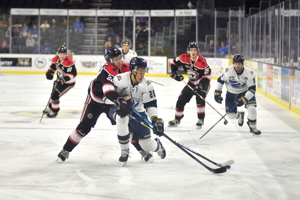 Sioux Falls Stampede forward Andre Lee handles the puck against the ...