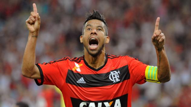 Strikers' Leo Moura