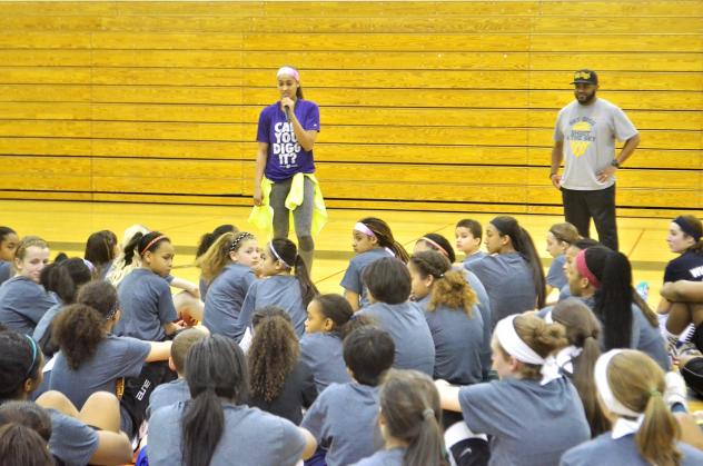 Skylar Diggins Speaks to Students