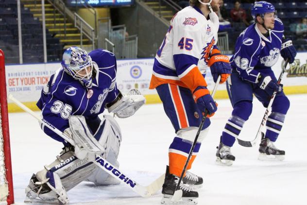 Bridgeport Sound Tigers vs. Syracuse Crunch