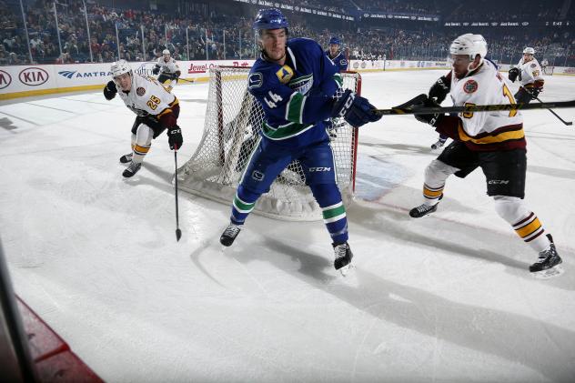 Chicago Wolves vs. Utica Comets