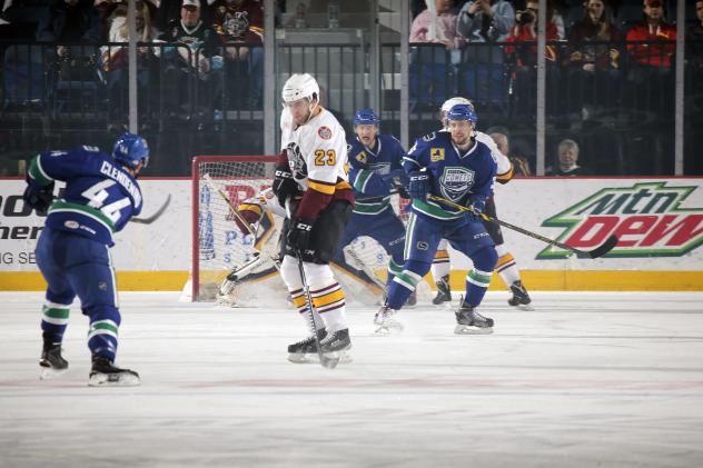Chicago Wolves vs. Utica Comets