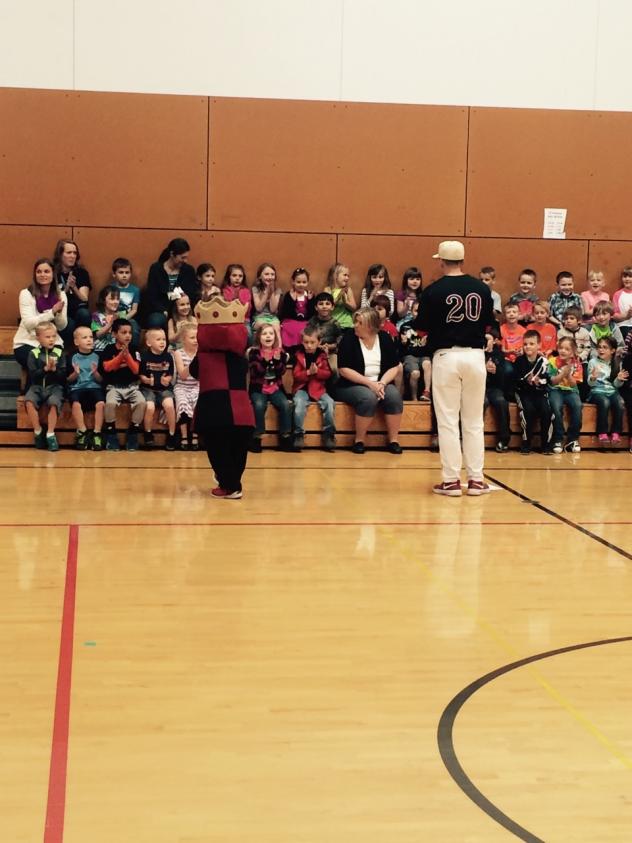 Knights Reading Club Visits a School