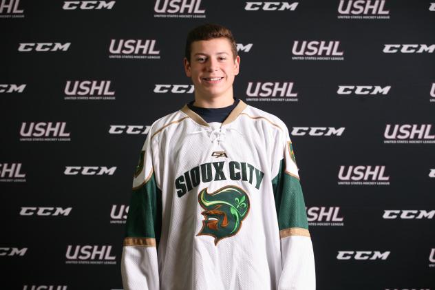 Forward Walker Duehr with the Sioux City Musketeers