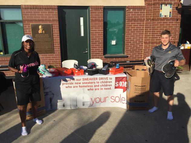 INNERSOLE Table with Donations