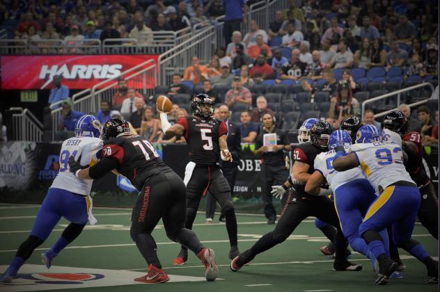 Orlando Predators QB Bernard Morris Passes vs. the Tampa Bay Storm