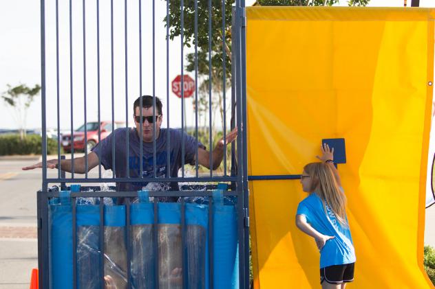 Bubba Watson Enters the Dunk Tank
