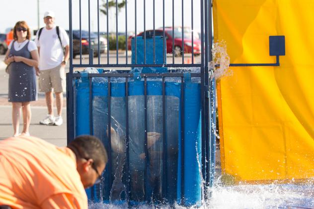 Bubba Watson Enters the Dunk Tank