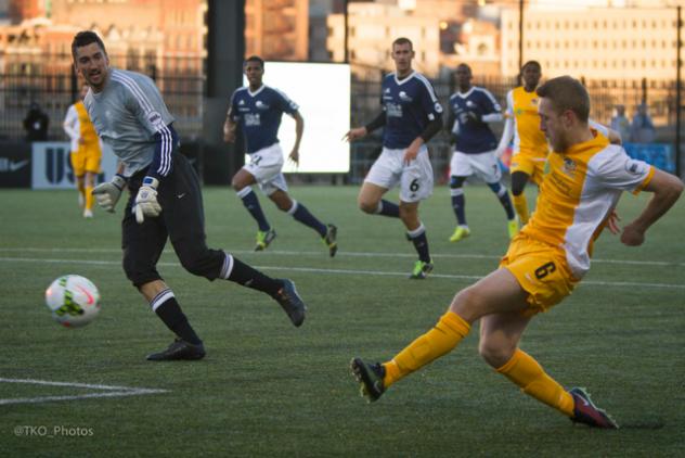 Rob Vincent of the Pittsburgh Riverhounds
