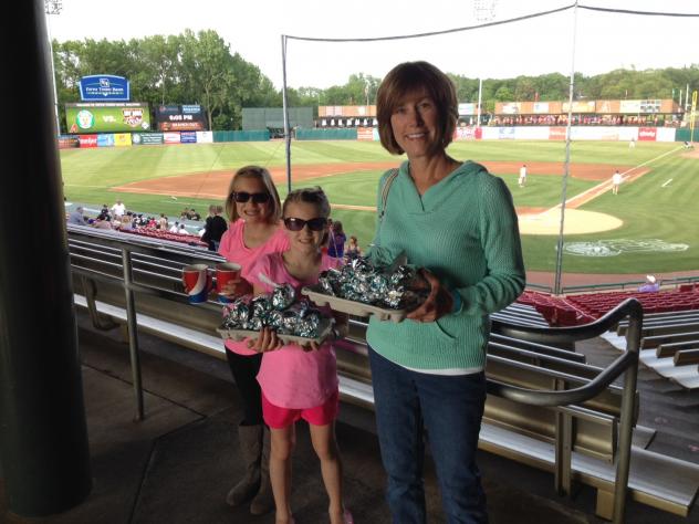 Kane County Cougars Fans Enjoy One Cent Wiener Wednesday