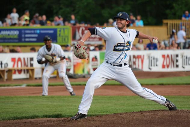 Kalamazoo Growlers Pitcher Derek Schneider