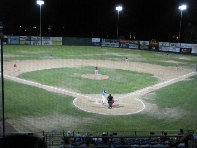 Kelowna Falcons vs. Yakima Valley Pippins