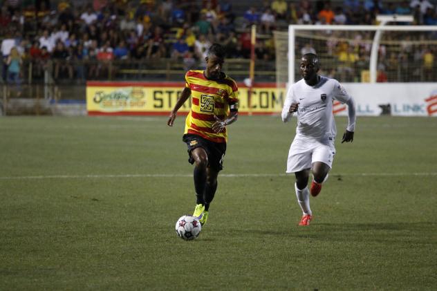 Leo Moura of the Fort Lauderdale Strikers