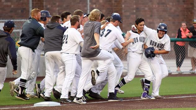 Elliot Barzilli, Duluth Huskies Celebrate Win