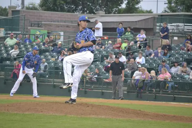 Sioux Falls Canaries on the Mound