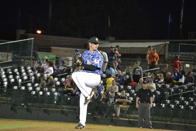 Tyler Pearson of the Sioux Falls Canaries