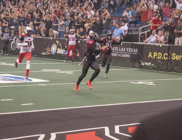 Orlando Predators WR Brandon Thompkins Scores vs. the Jacksonville Sharks