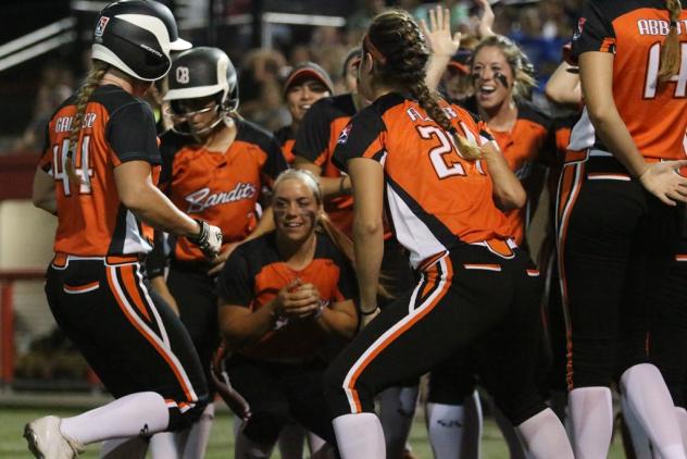 Chicago Bandits Surround Vicky Galasso