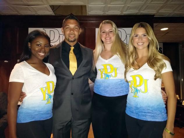 Philadelphia Yellow Jackets Head Coach Mike Brown with Cheer Team Members Jade, Samantha and Kate