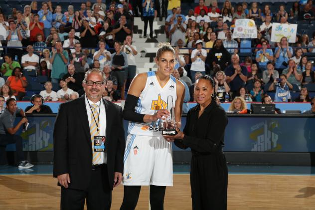 Elena Delle Donne Accepts Dawn Staley Community Leadership Award