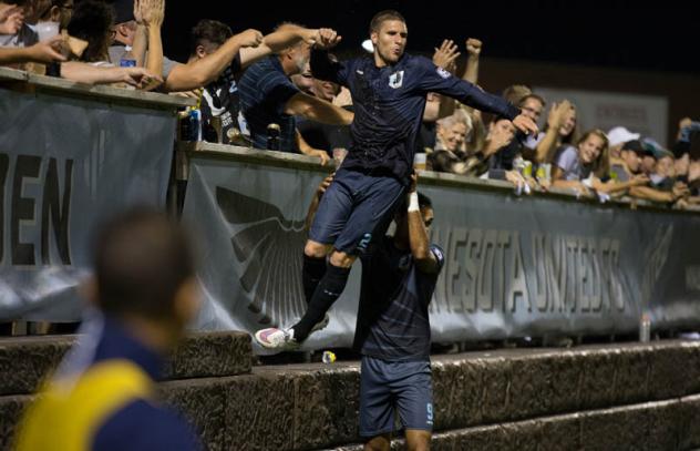 Minnesota United Celebrates with Fans