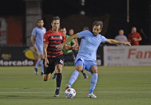 Juliano Vicentini of Minnesota United vs. the Atlanta Silverbacks
