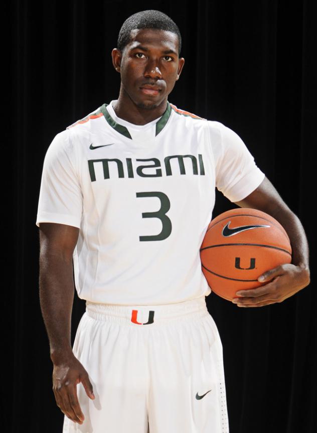Island Storm Signee Malcolm Grant