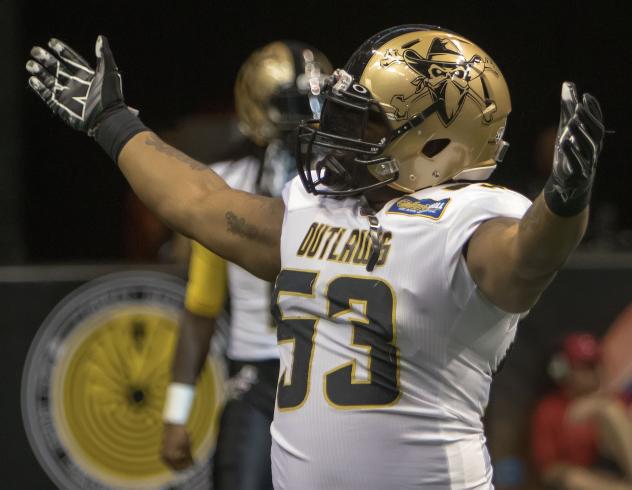 Defensive End Mike Lewis with the Las Vegas Outlaws