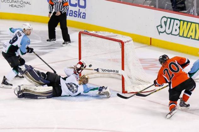 Missouri Mavericks Forward Jesse Root Scores against the Alaska Aces