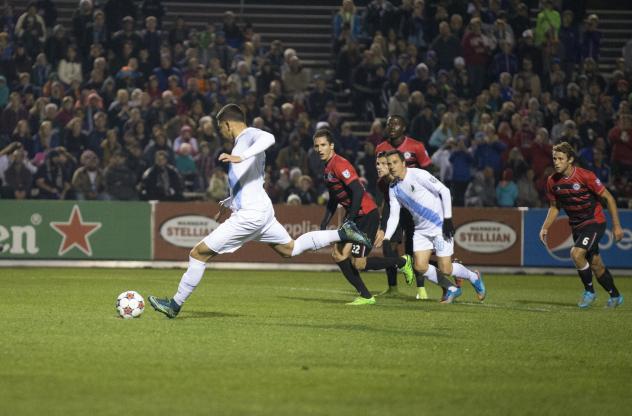 Christian Ramirez of Minnesota United vs. the Atlanta Silverbacks