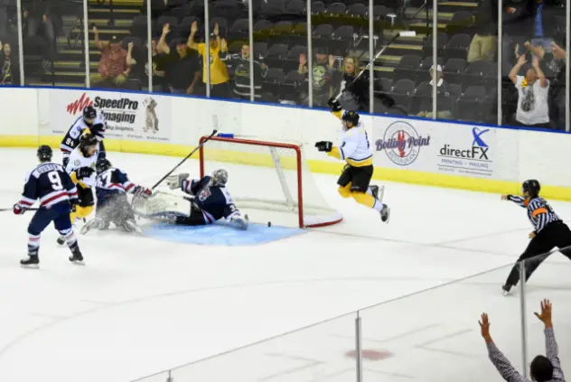 Mississippi RiverKings Score against the Macon Mayhem