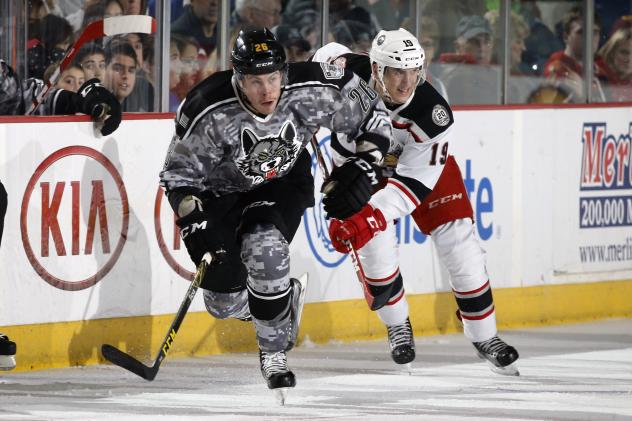 Spencer Asuchak of the Chicago Wolves vs. the Grand Rapids Griffins