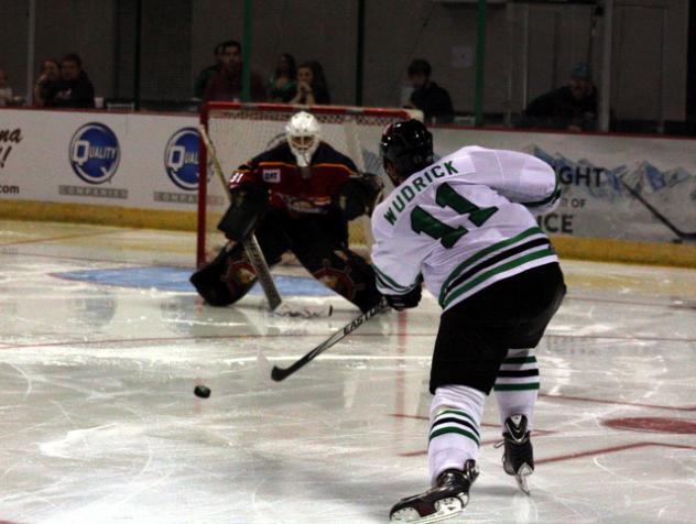 Geordie Wudrick of the Louisiana IceGators Shoots again the Peoria Rivermen