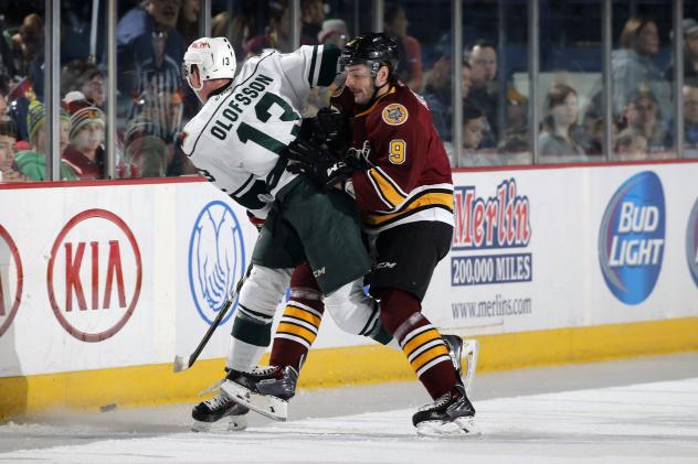 Justin Hodgman of the Chicago Wolves vs. the Iowa Wild