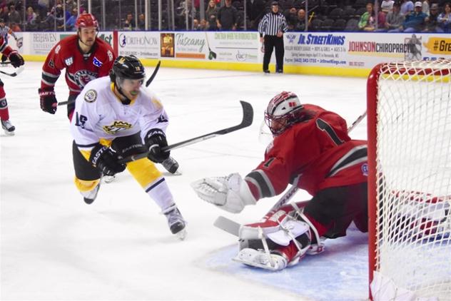 Mark Pustin of the Mississippi RiverKings Scores against the Huntsville Havoc