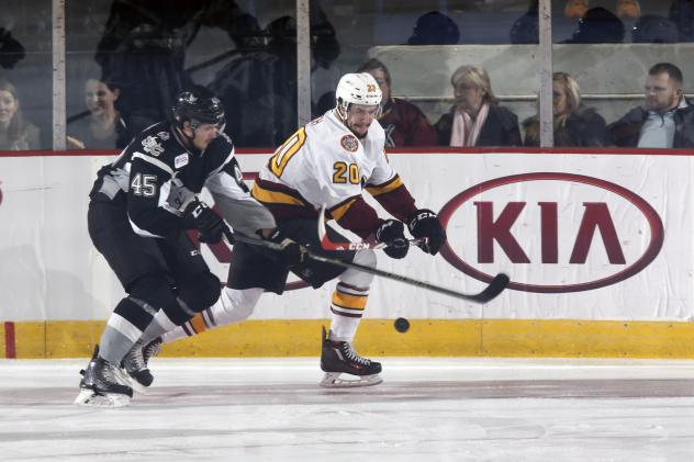 Chicago Wolves Right Wing Cody Beach vs. the San Antonio Rampage