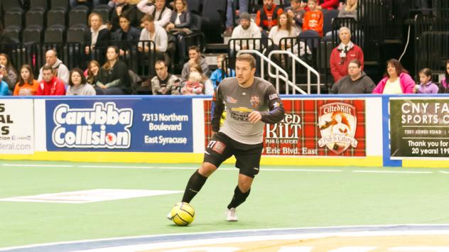 Syracuse Silver Knights Advance the Ball vs. the Dallas Sidekicks