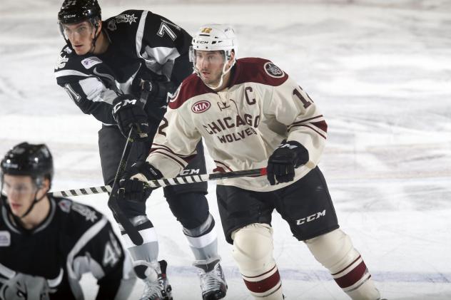 Chicago Wolves Center Pat Cannone vs. the San Antonio Rampage