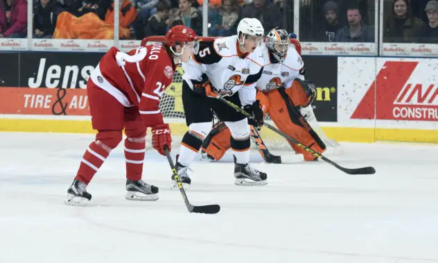 Omaha Lancers Face off with the Dubuque Fighting Saints