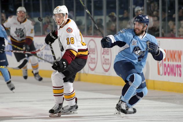 Yannick Veilleux of the Chicago Wolves vs. the Milwaukee Admirals