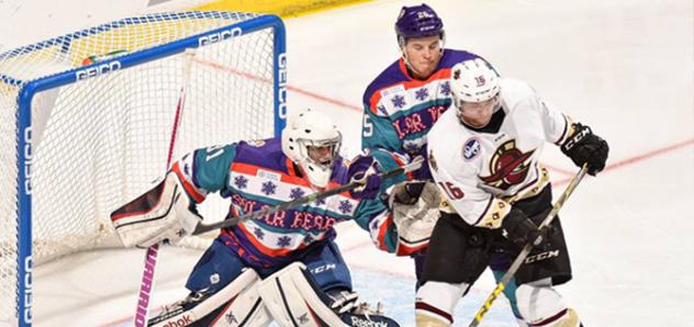 Atlanta Gladiators in Front of the Orlando Solar Bears Net
