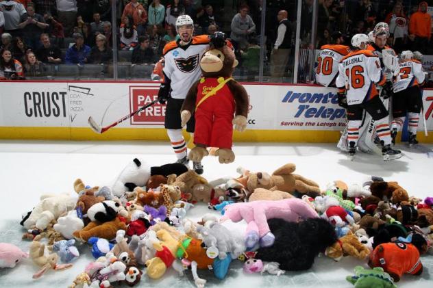 Lehigh Valley Phantoms Collect Teddy Bears on the Ice