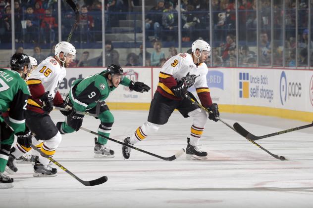 Chicago Wolves D Joel Edmundson Controls the Pick vs. the Texas Stars