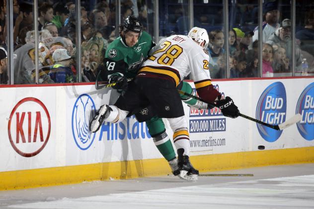 Chicago Wolves RW Jacob Doty Delivers a Hit vs. the Texas Stars