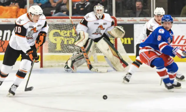 Omaha Lancers and Des Moines Buccaneers Battle for the Puck