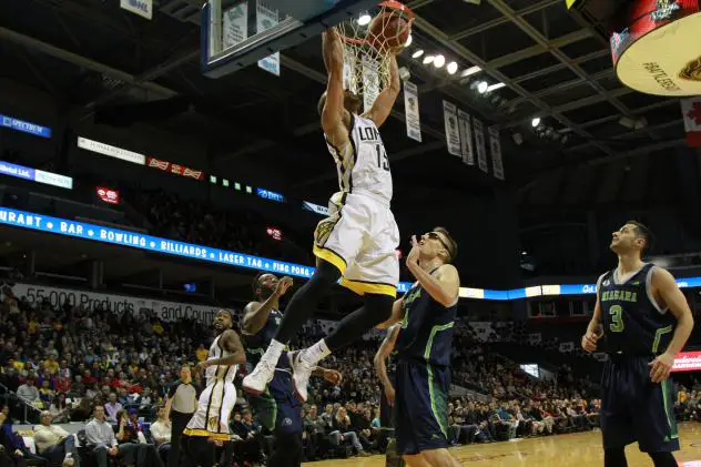 London Lightning Dunk on the Niagara River Lions