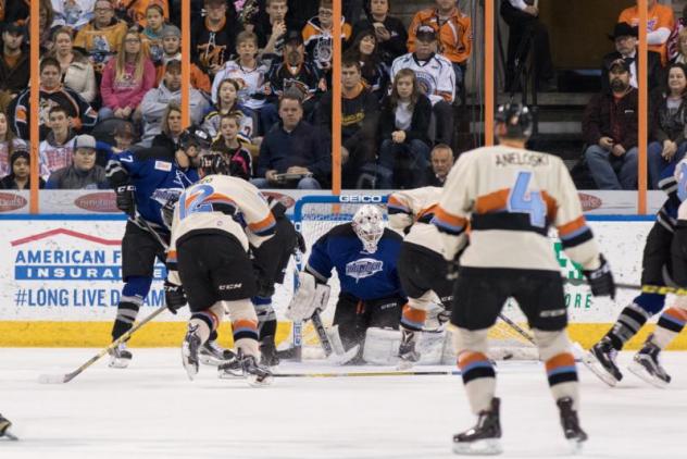Wichita Thunder Defend against the Missouri Mavericks