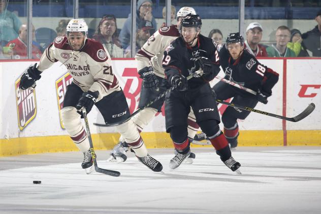 Chicago Wolves D Scooter Vaughan vs. the Lake Erie Monsters